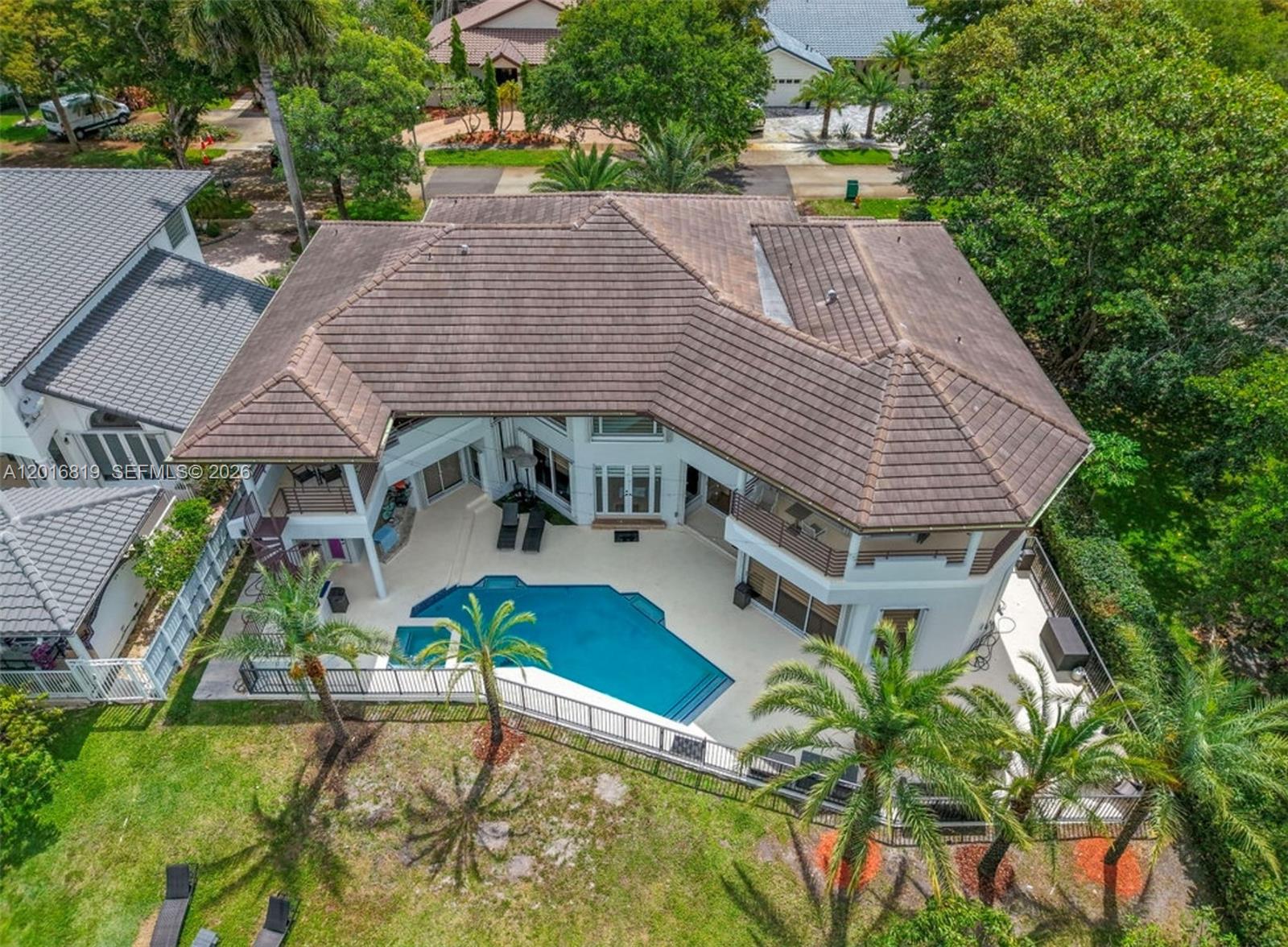 Charming single-family residence located in Highly desirable Miami Lakes community ,complete remodeled, situated on a quiet street, this property offers convenience and lifestyle in one of Miami Dade's most established neighborhoods 
Close to top rated schools ,parks, shopping ,dinning ,major highways ,providing easy access to everything south Florida has to offer