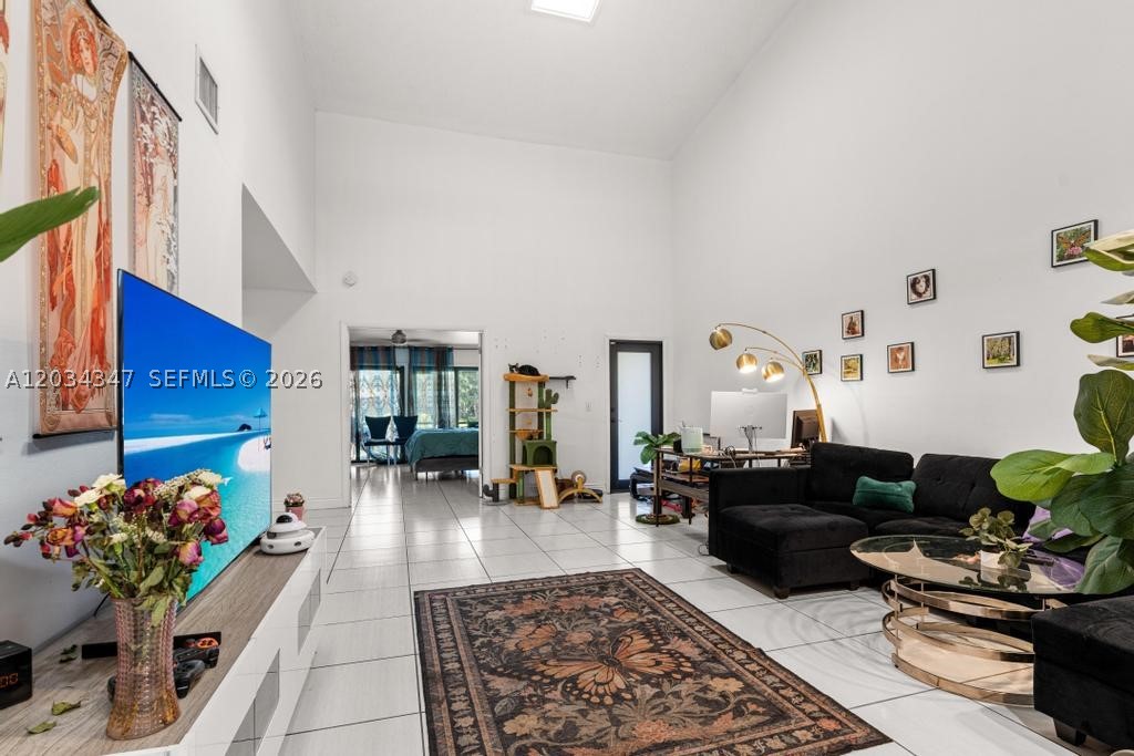 BANYAN LAKES - Residential