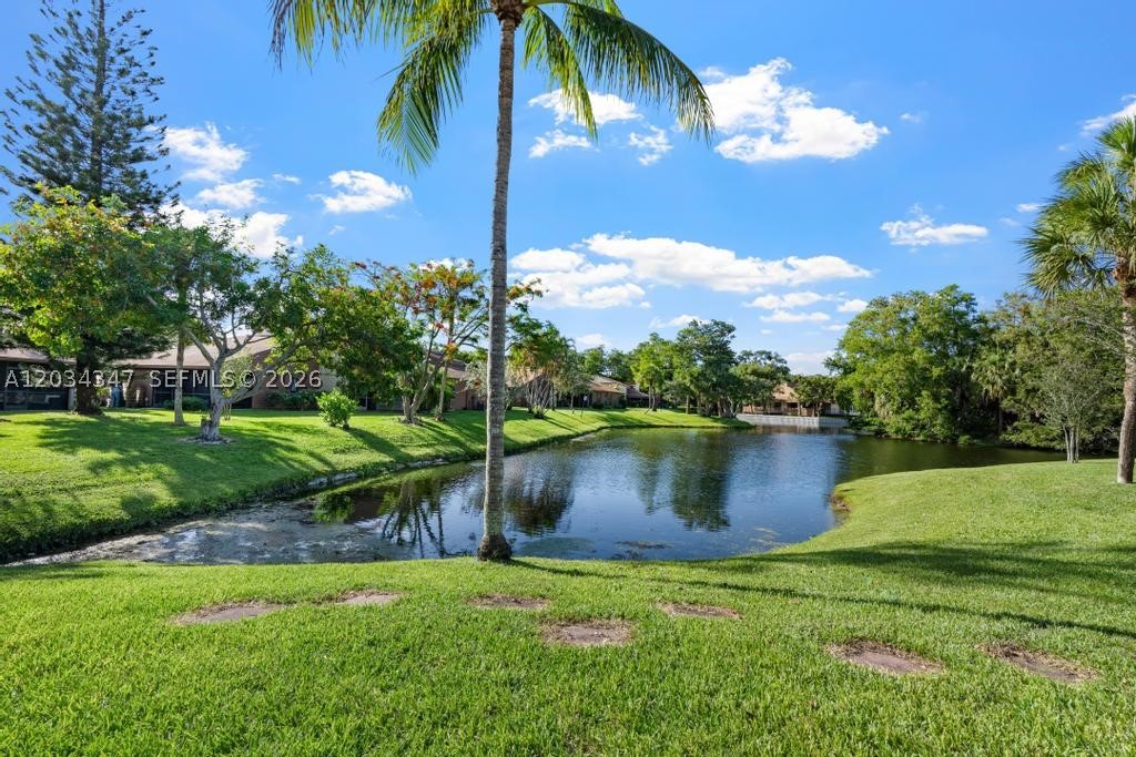 BANYAN LAKES - Residential