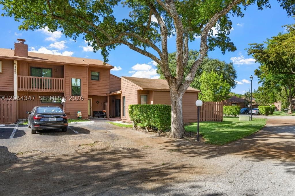 BANYAN LAKES - Residential