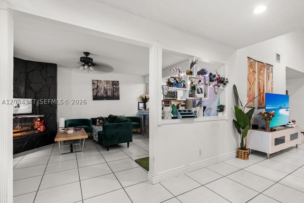 BANYAN LAKES - Residential