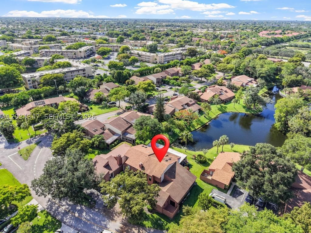 BANYAN LAKES - Residential
