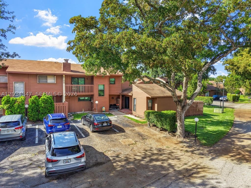 BANYAN LAKES - Residential