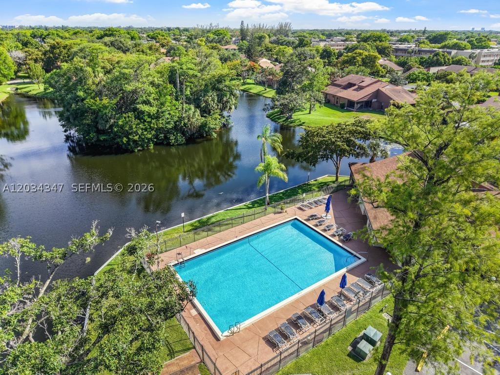 BANYAN LAKES - Residential