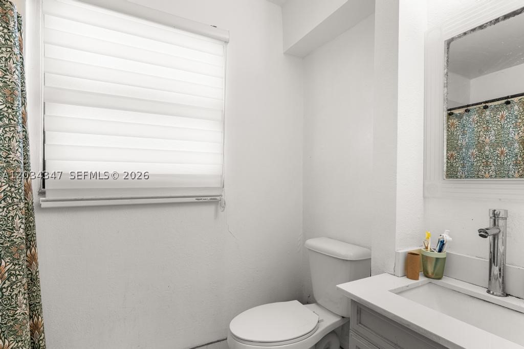 BANYAN LAKES - Residential