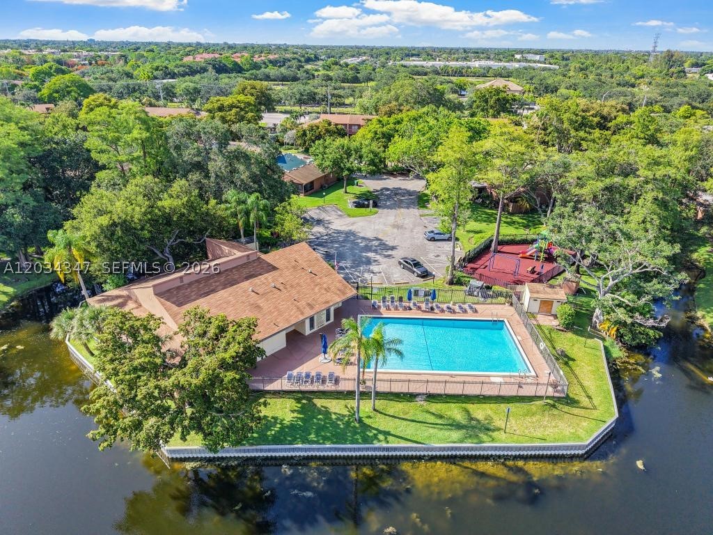 BANYAN LAKES - Residential