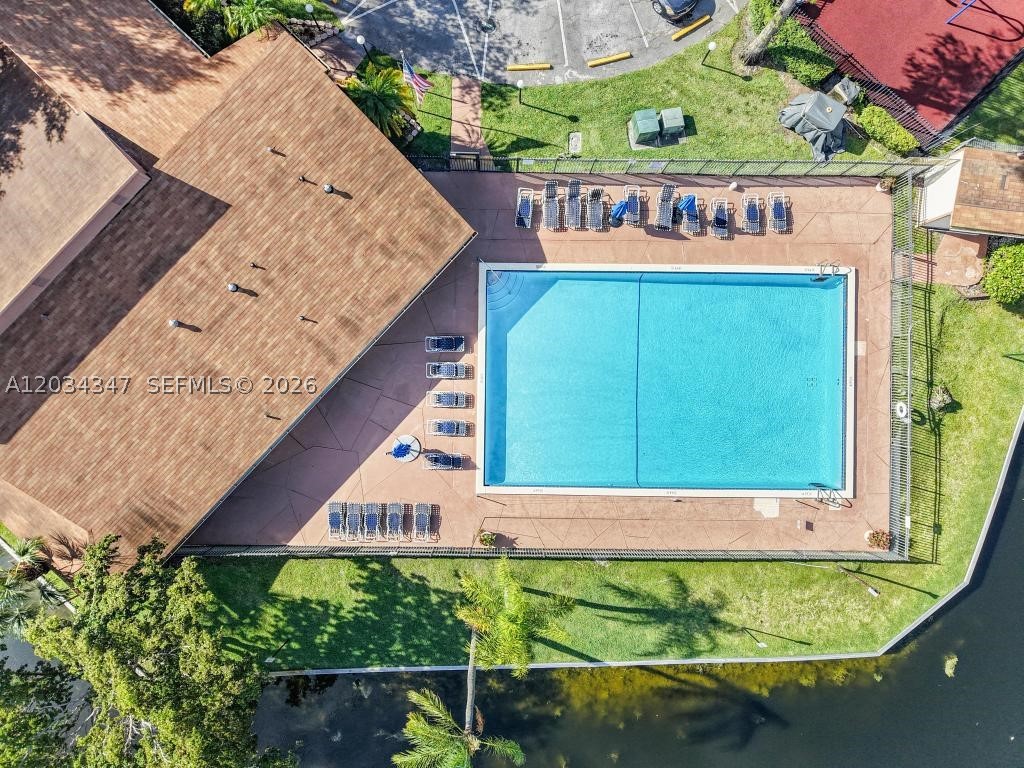 BANYAN LAKES - Residential