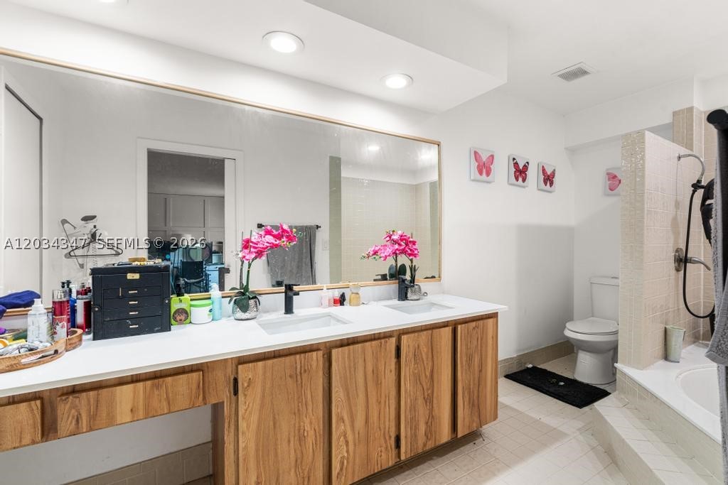 BANYAN LAKES - Residential