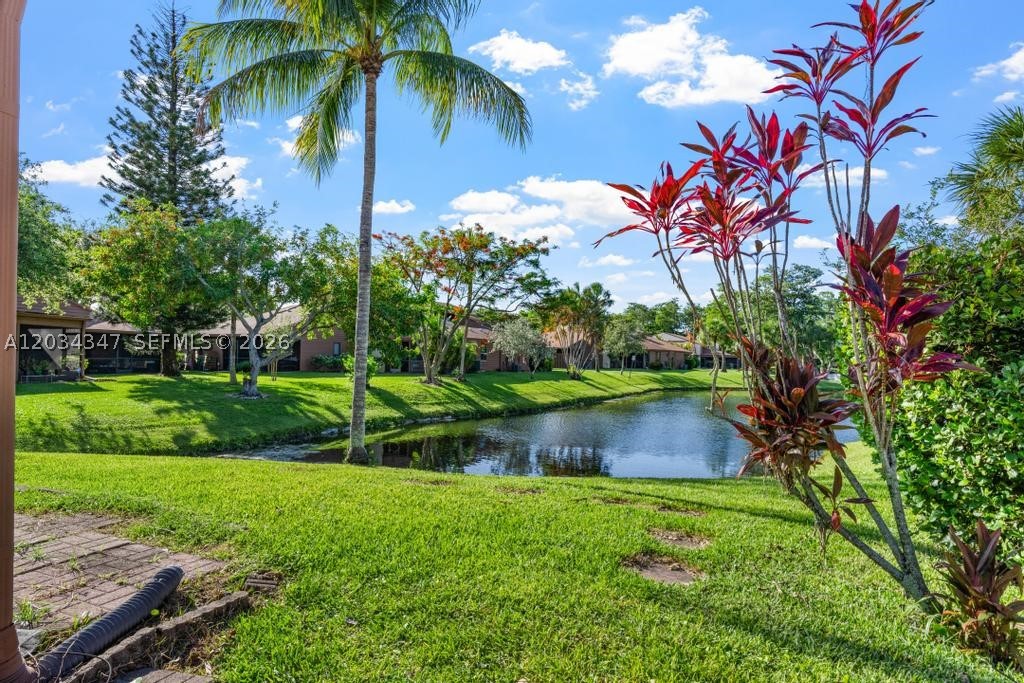 BANYAN LAKES - Residential