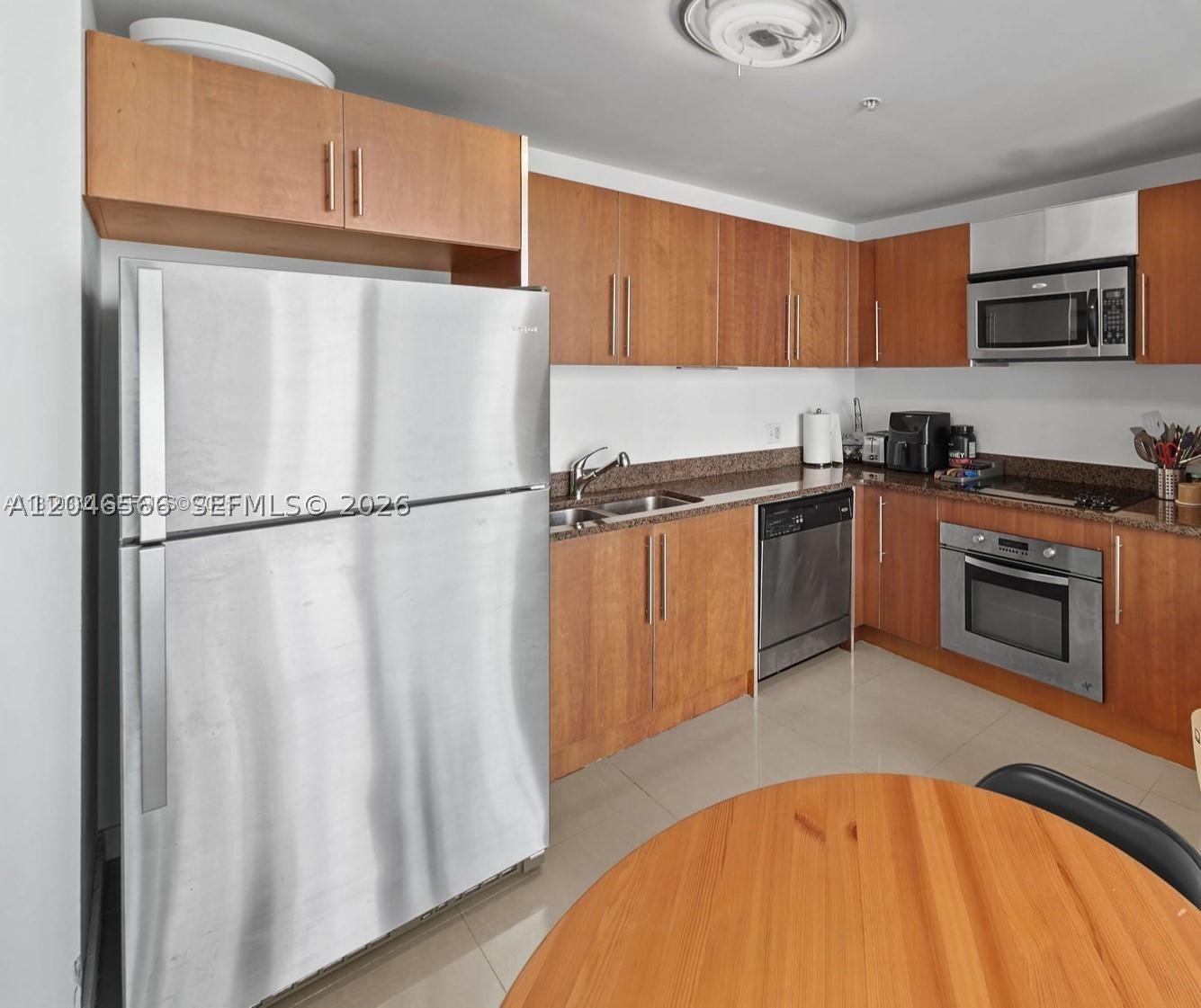 MET 1 CONDO - Residential