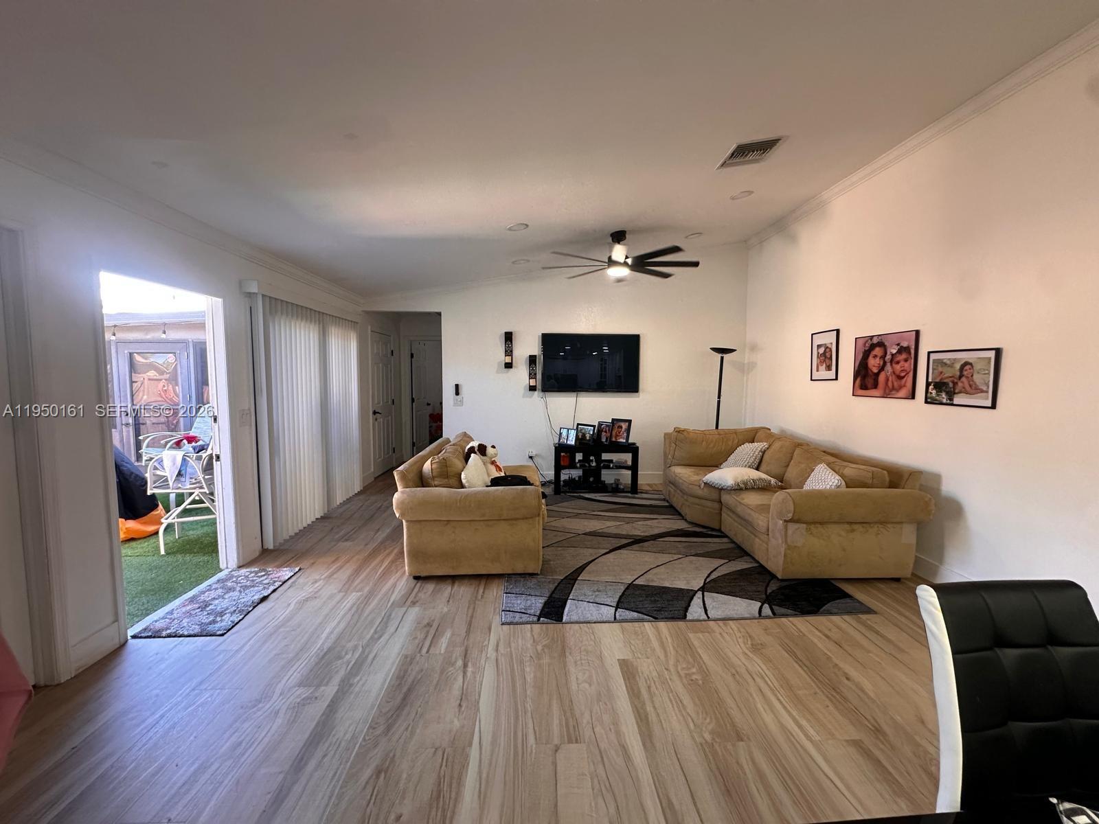 ROYAL WOODS - Residential