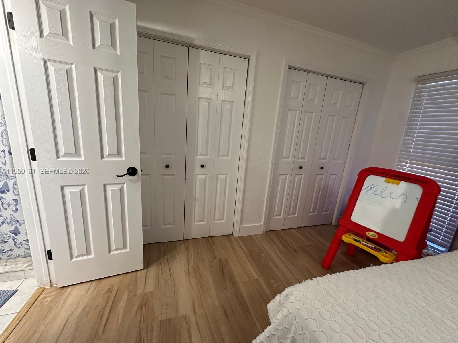 ROYAL WOODS - Residential