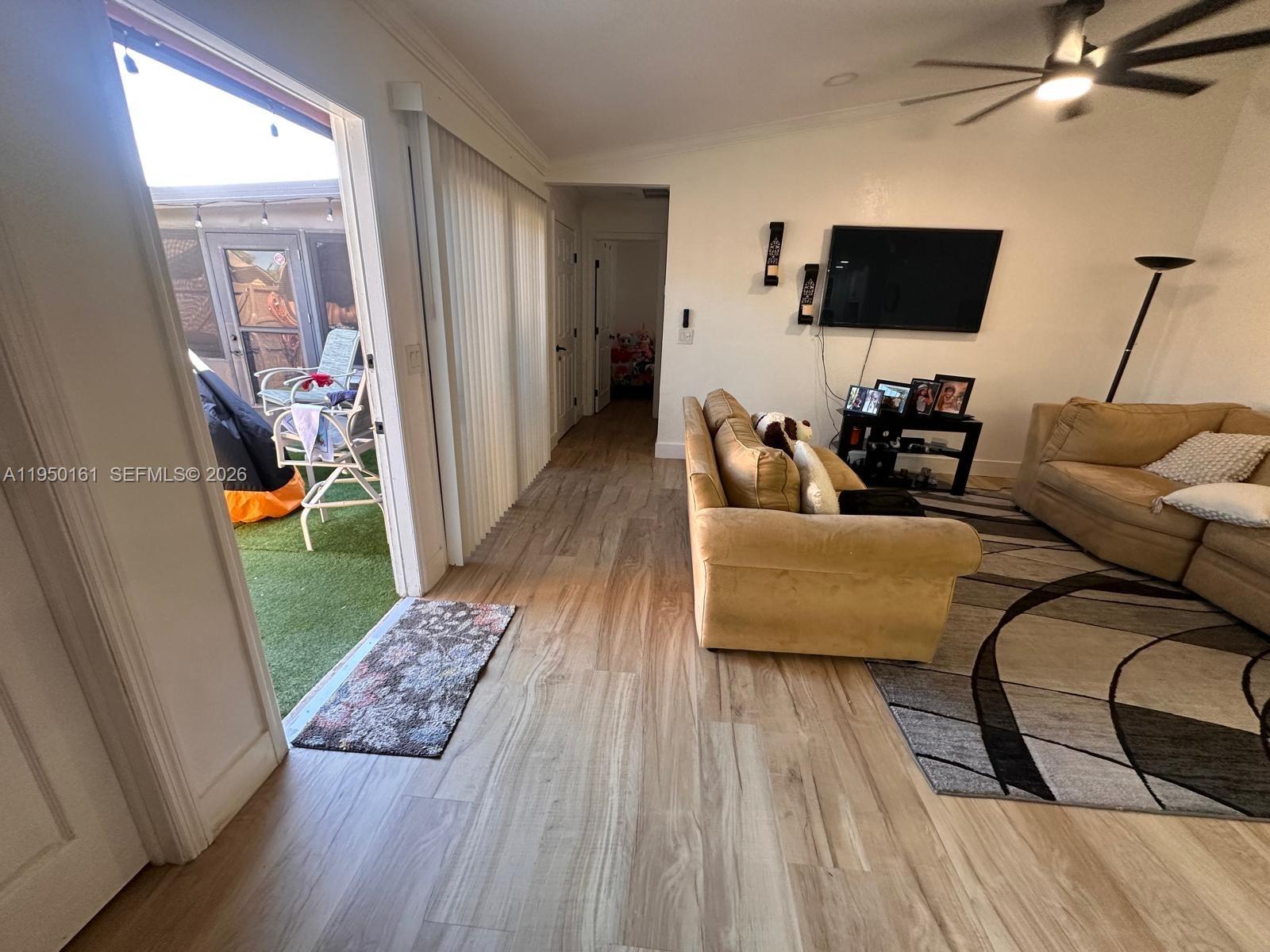 ROYAL WOODS - Residential