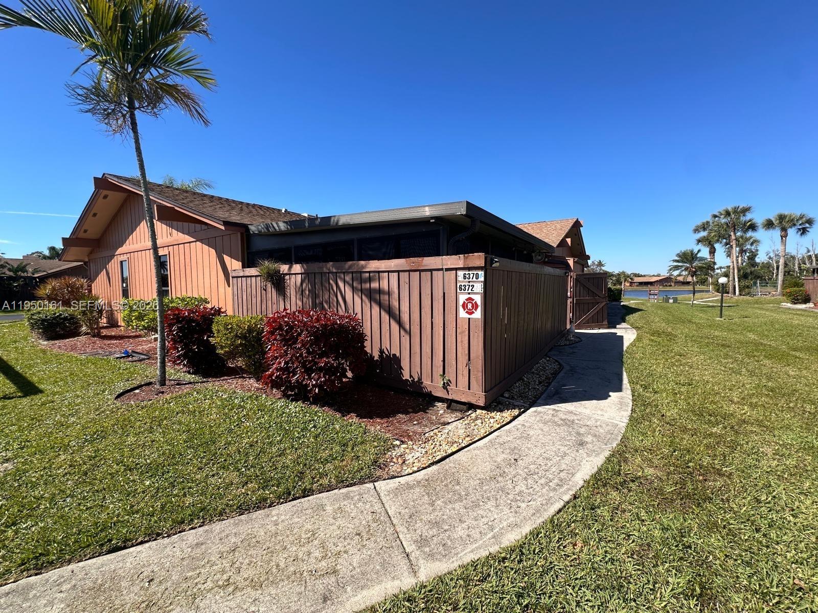 ROYAL WOODS - Residential