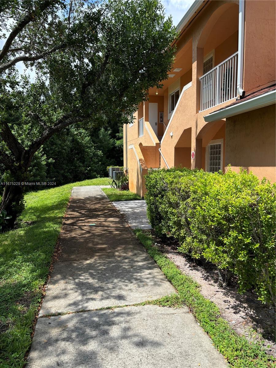 COURTYARDS AT DAVIE CONDO - Residential