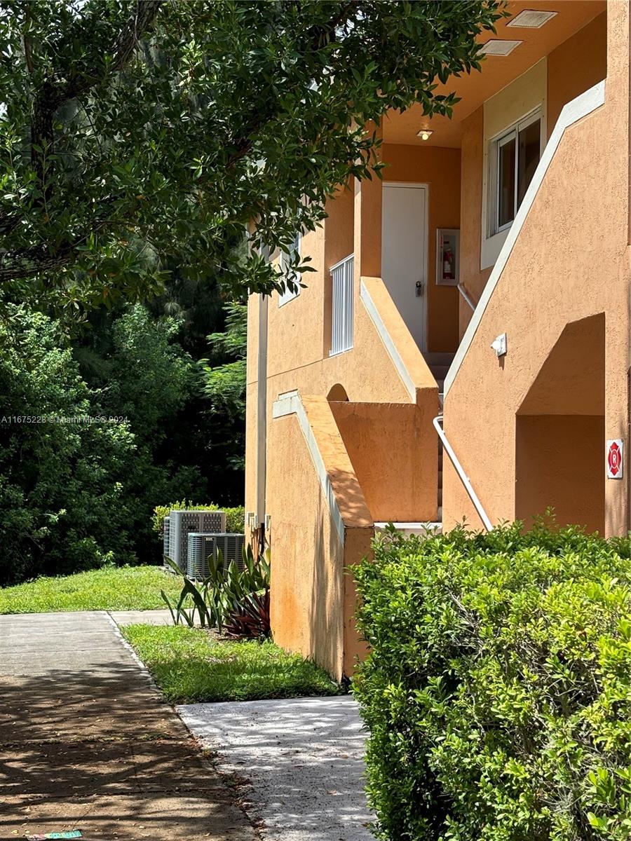 COURTYARDS AT DAVIE CONDO - Residential