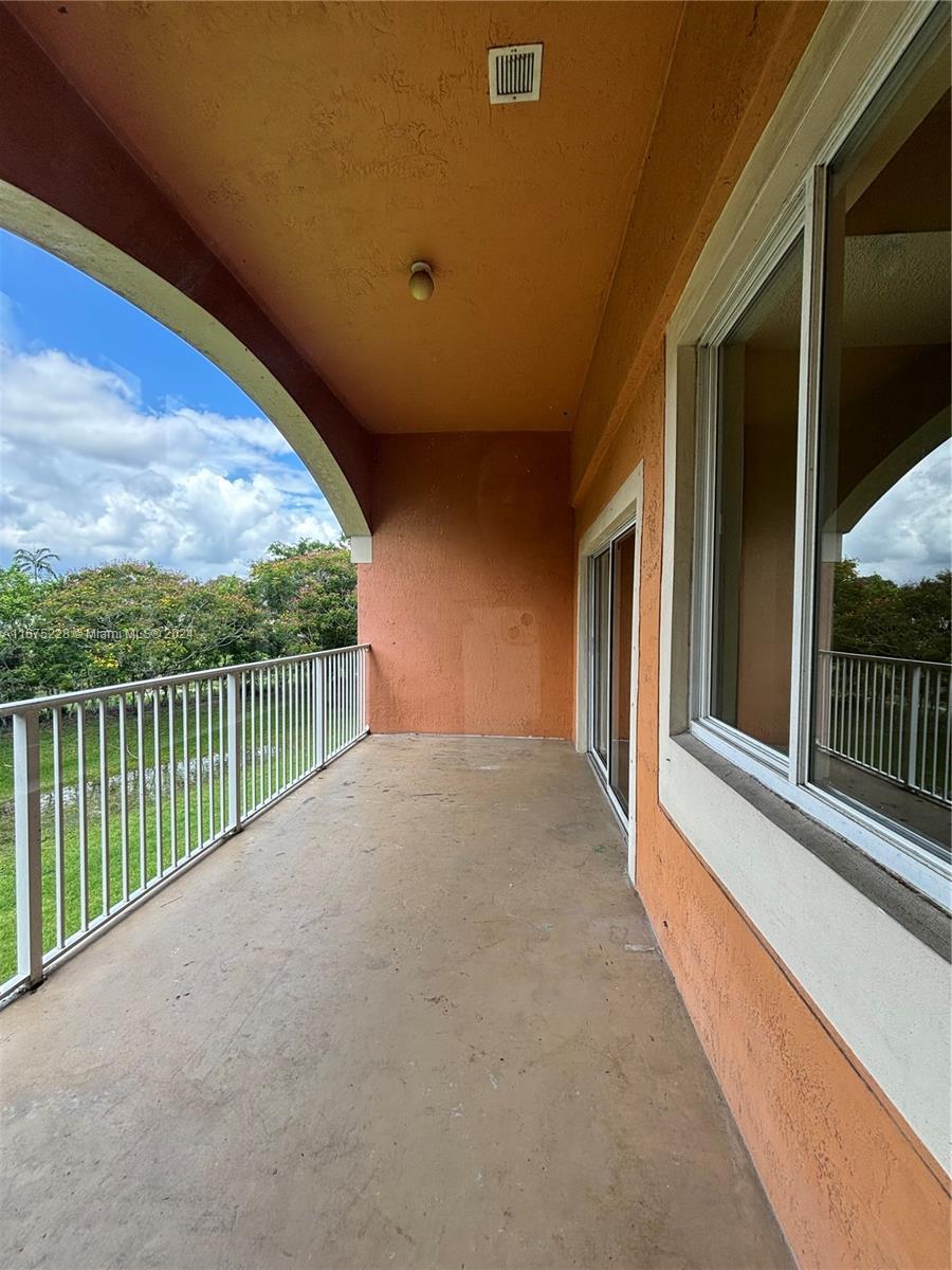 COURTYARDS AT DAVIE CONDO - Residential