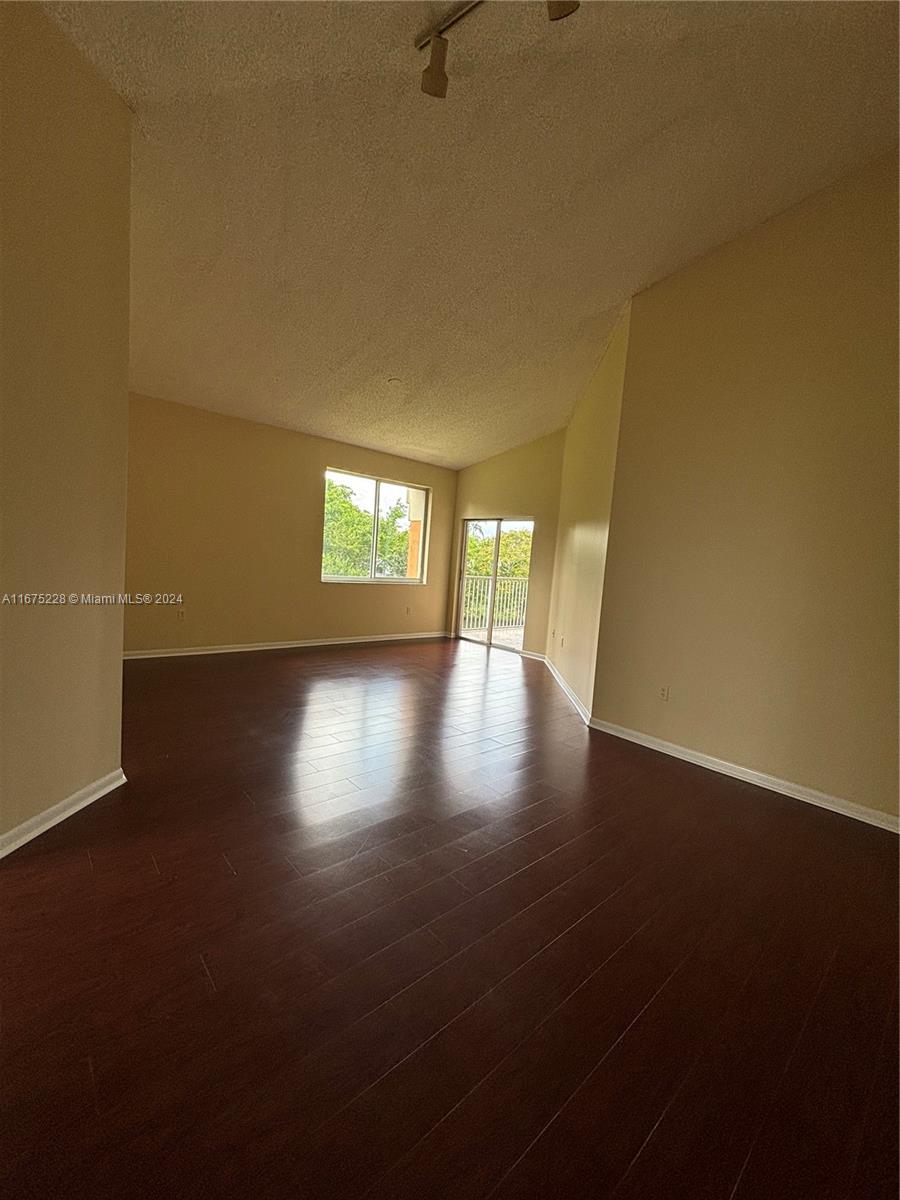 COURTYARDS AT DAVIE CONDO - Residential