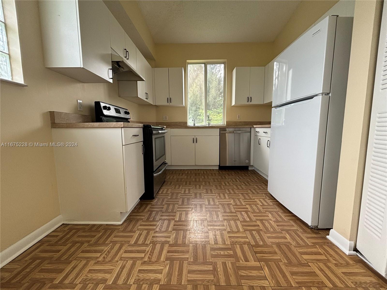 COURTYARDS AT DAVIE CONDO - Residential