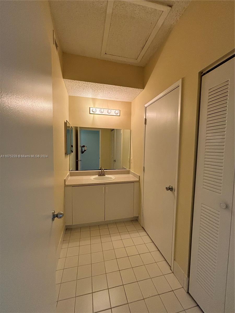 COURTYARDS AT DAVIE CONDO - Residential