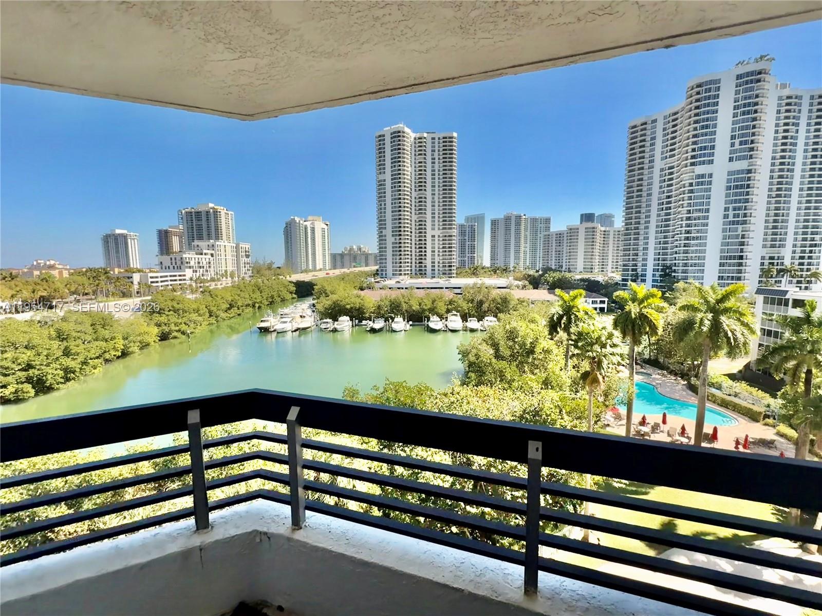 MYSTIC POINTE TOWER 600 C - Residential