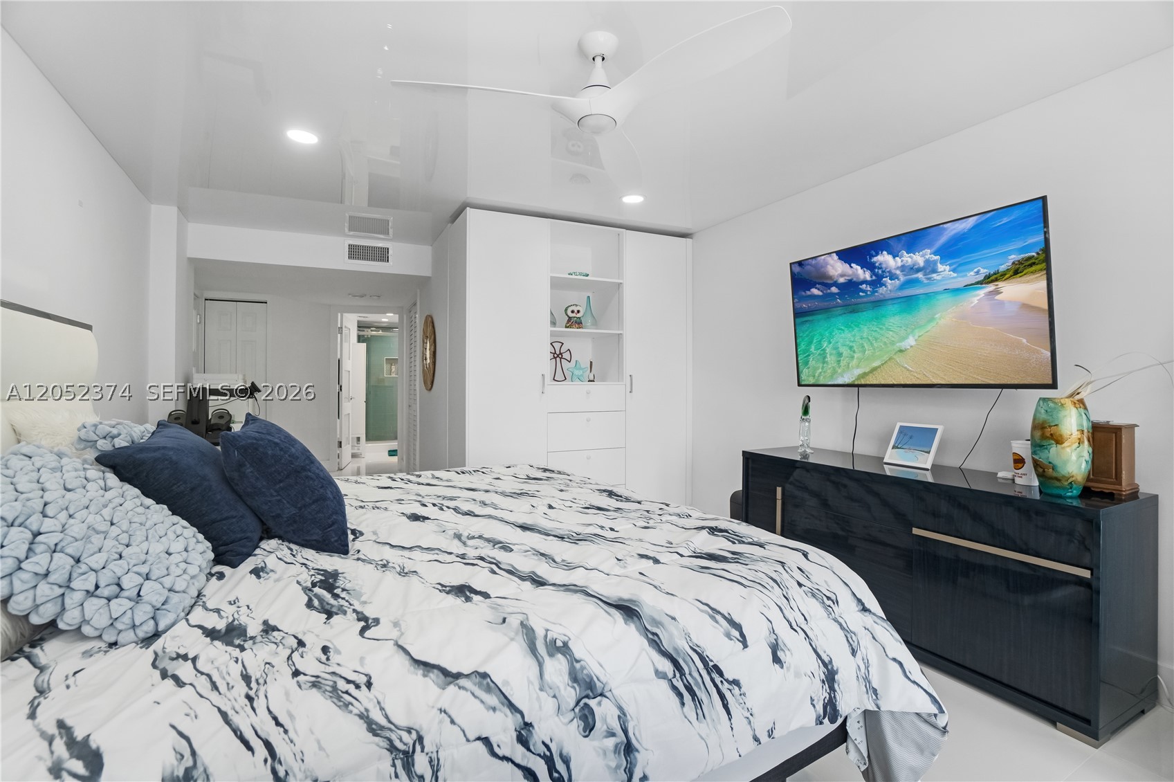 GALLEON CONDO - Residential
