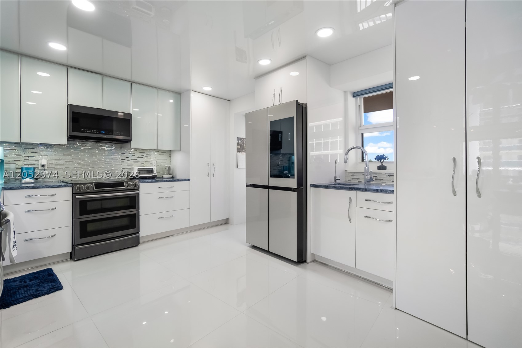 GALLEON CONDO - Residential