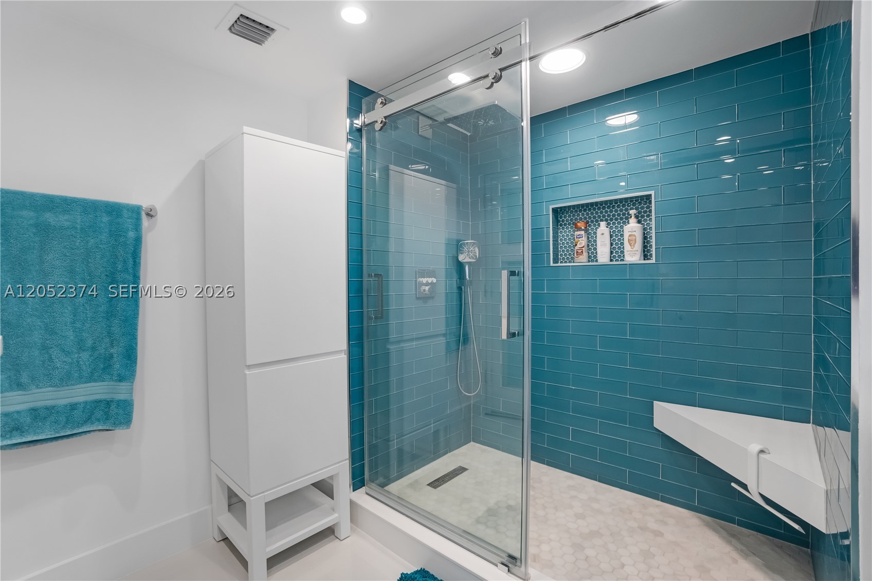 GALLEON CONDO - Residential