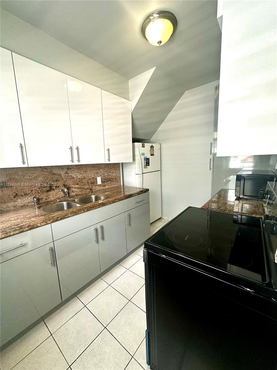 LAKE VIEW SUB AMD - Residential Lease