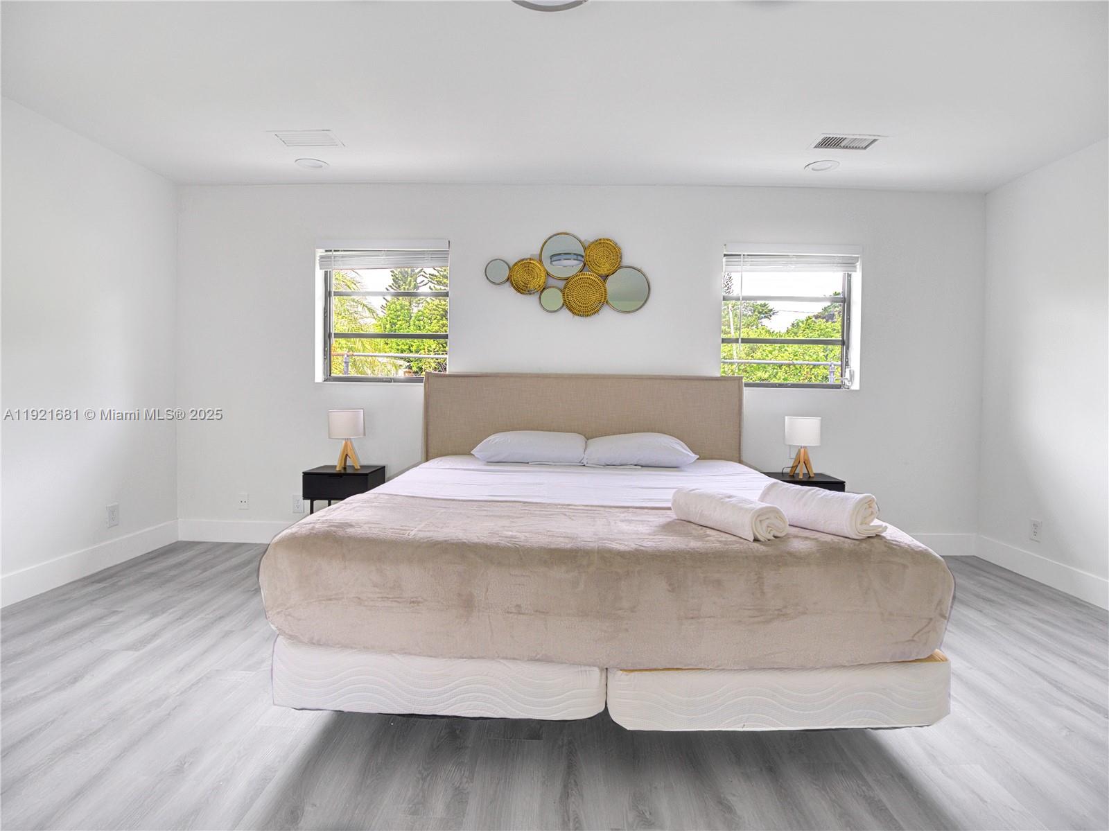 HOLLYWOOD LITTLE RANCHES - Residential