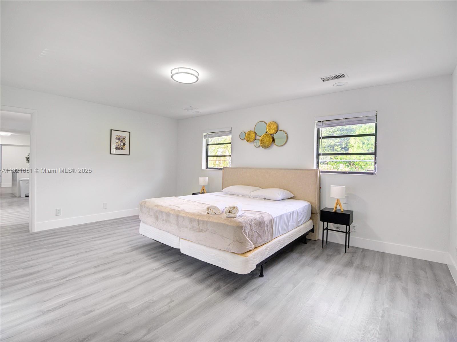 HOLLYWOOD LITTLE RANCHES - Residential