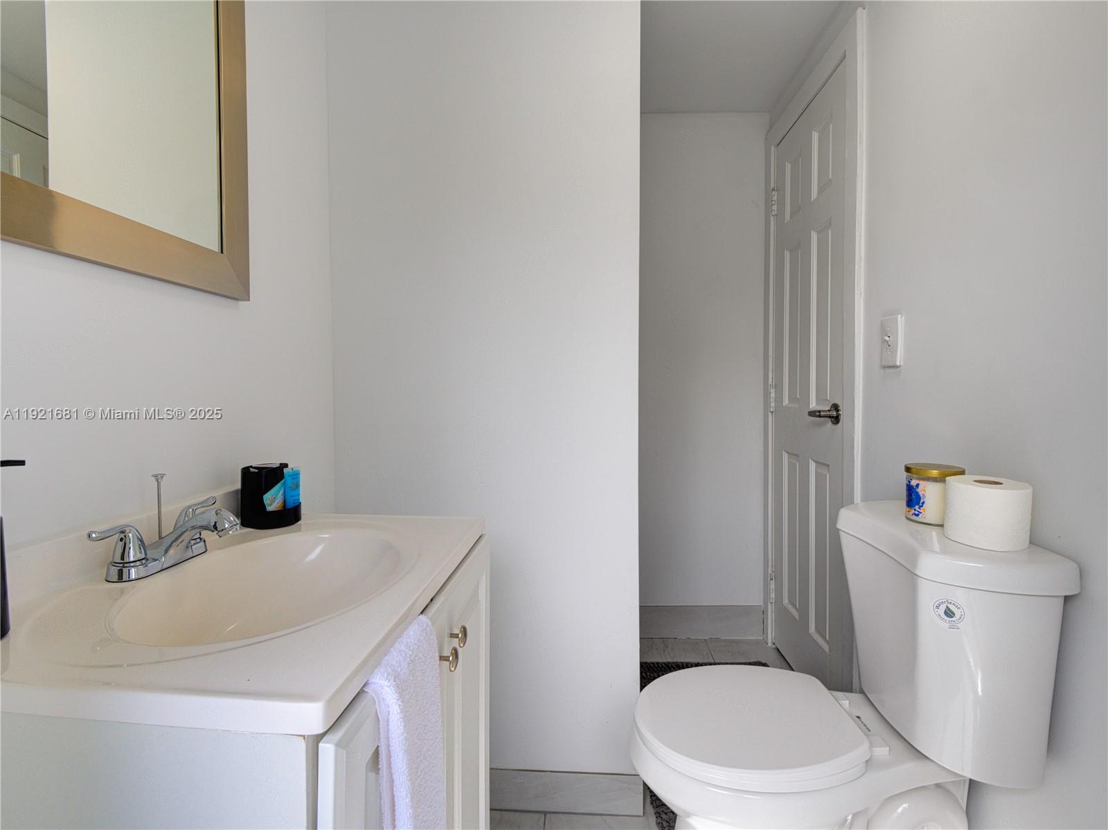 HOLLYWOOD LITTLE RANCHES - Residential