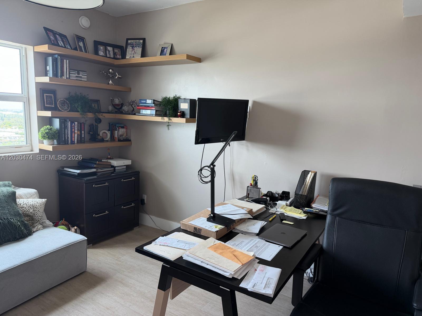 The Oaks I Condo - Residential