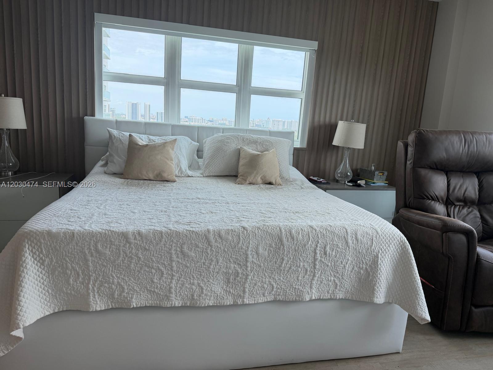 The Oaks I Condo - Residential