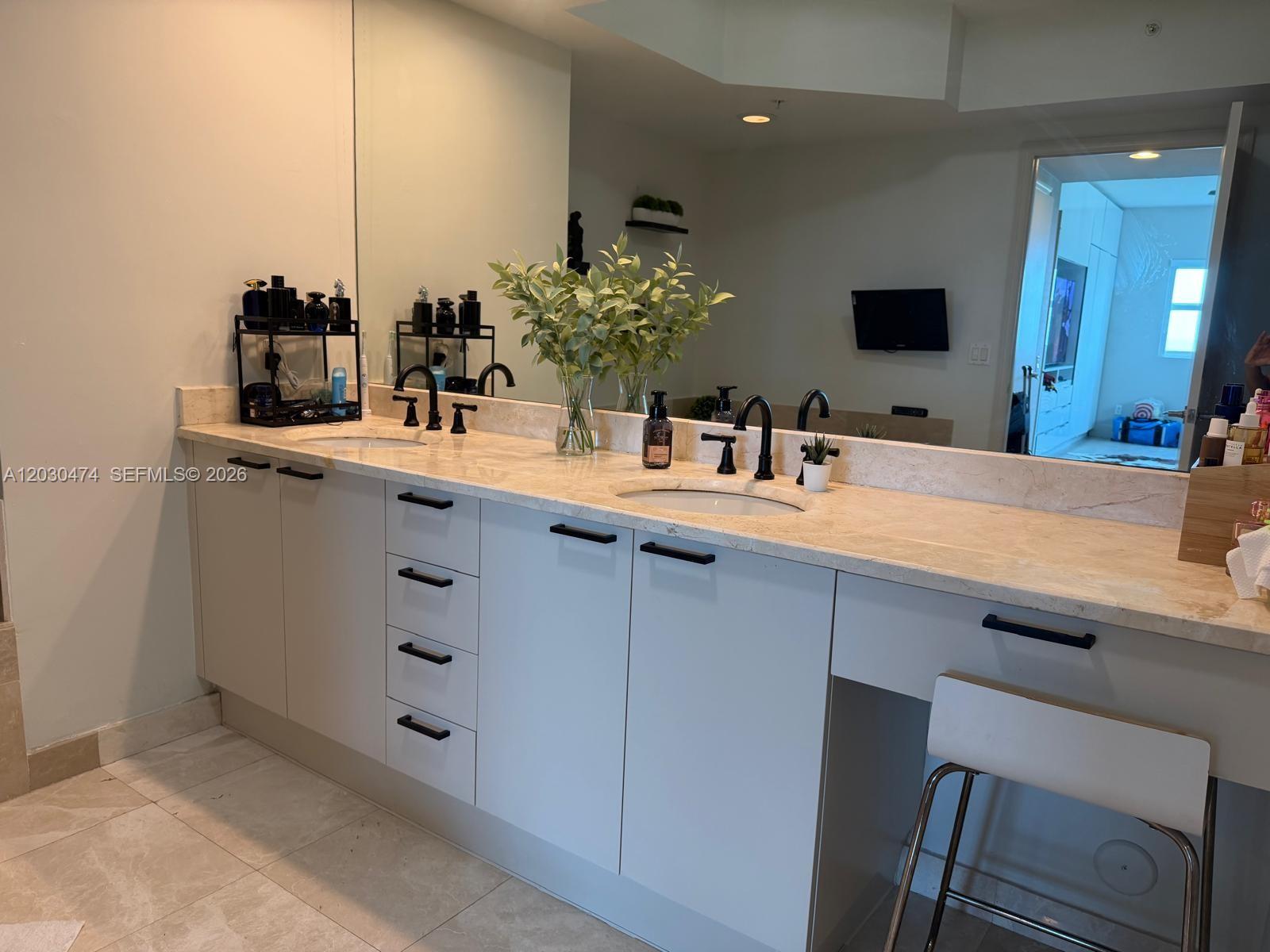 The Oaks I Condo - Residential