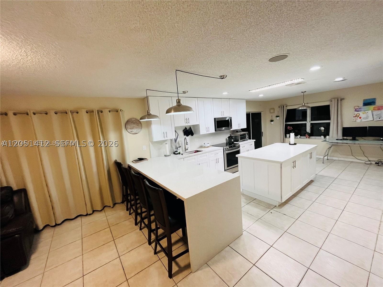 CONTINENTAL HOMES AT LAGO - Residential