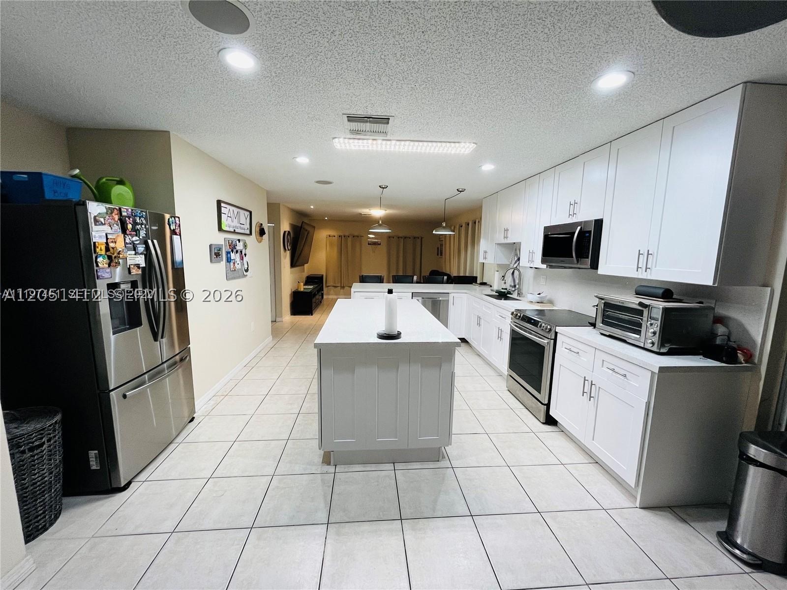 CONTINENTAL HOMES AT LAGO - Residential