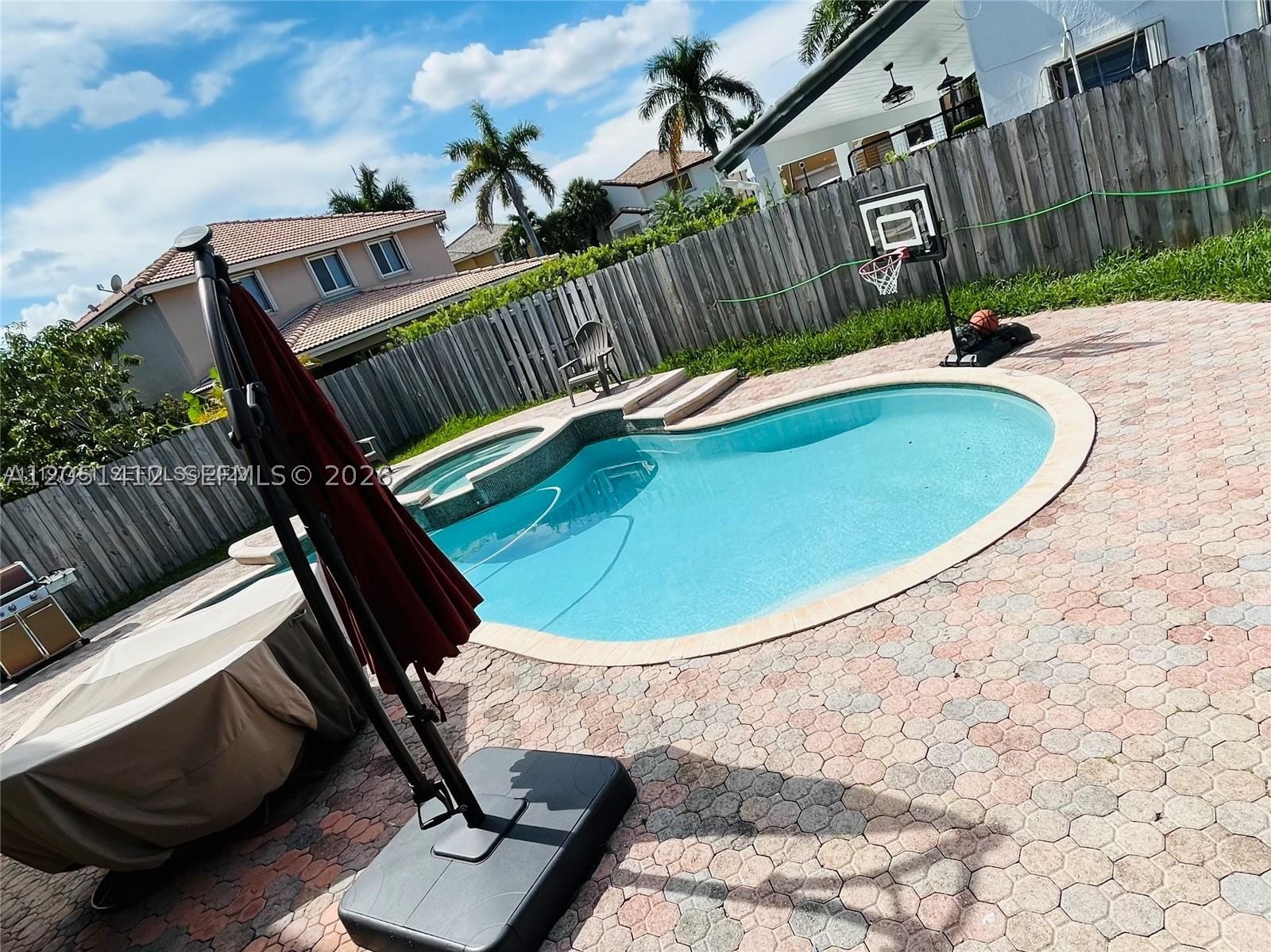 CONTINENTAL HOMES AT LAGO - Residential
