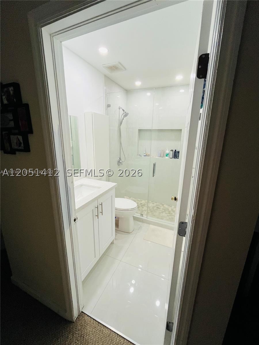 CONTINENTAL HOMES AT LAGO - Residential