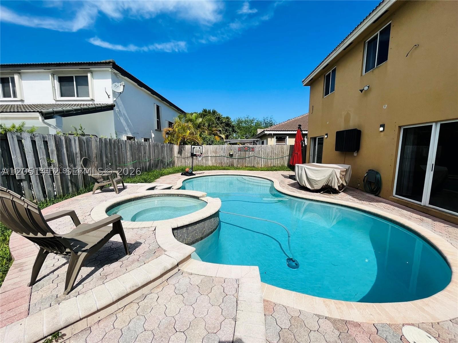 CONTINENTAL HOMES AT LAGO - Residential
