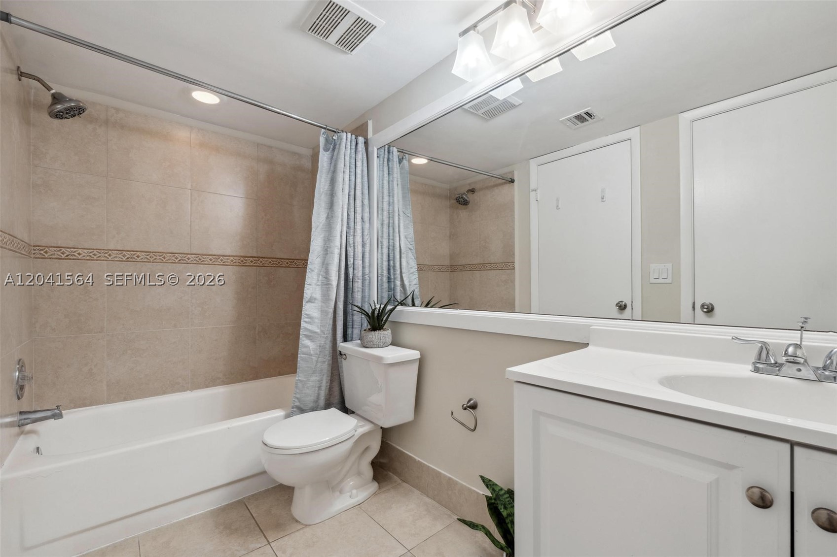 SUN VISTA GARDENS CONDO - Residential Lease