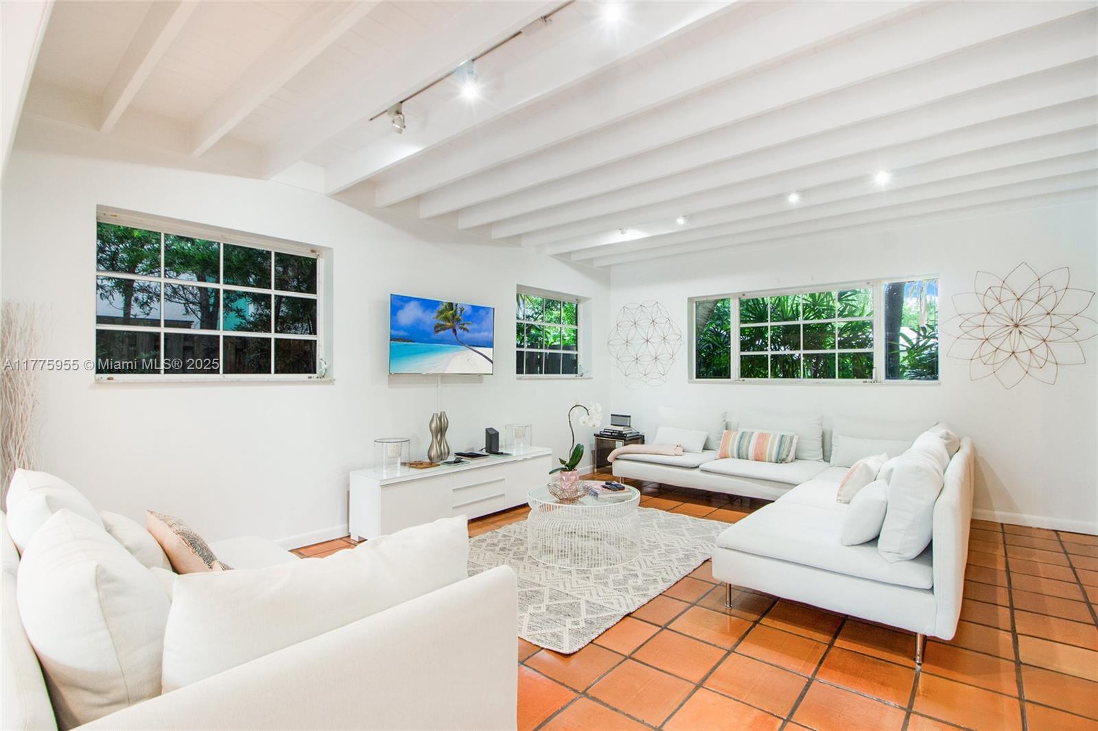 TROPICAL ISLE HOMES SUB 4 - Residential Lease