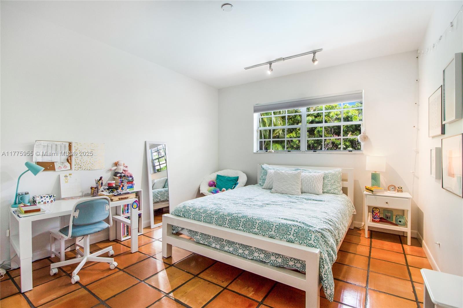 TROPICAL ISLE HOMES SUB 4 - Residential Lease