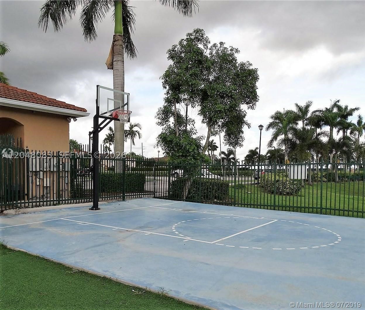 EMERALD LAKES - Residential Lease