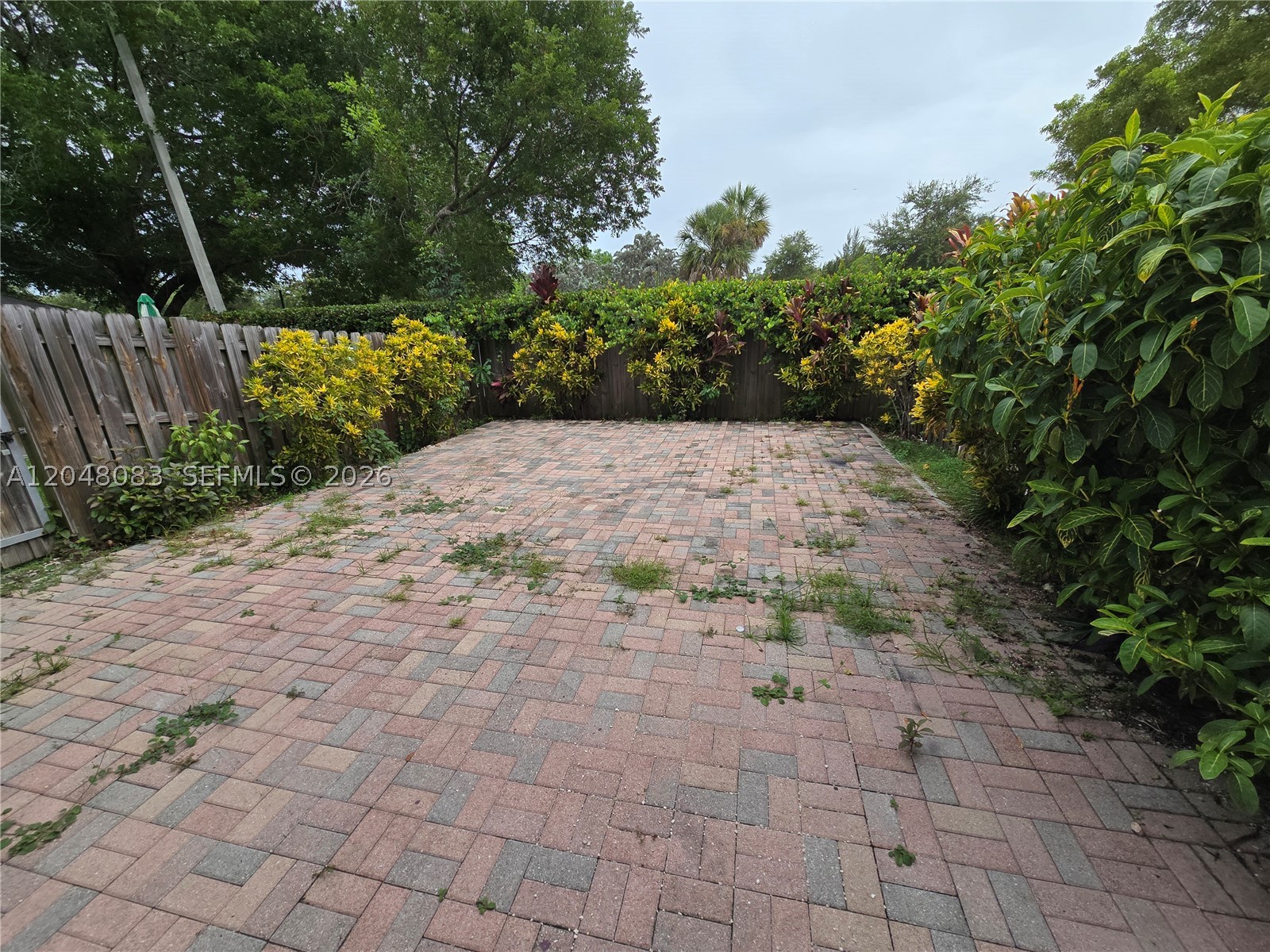 EMERALD LAKES - Residential Lease