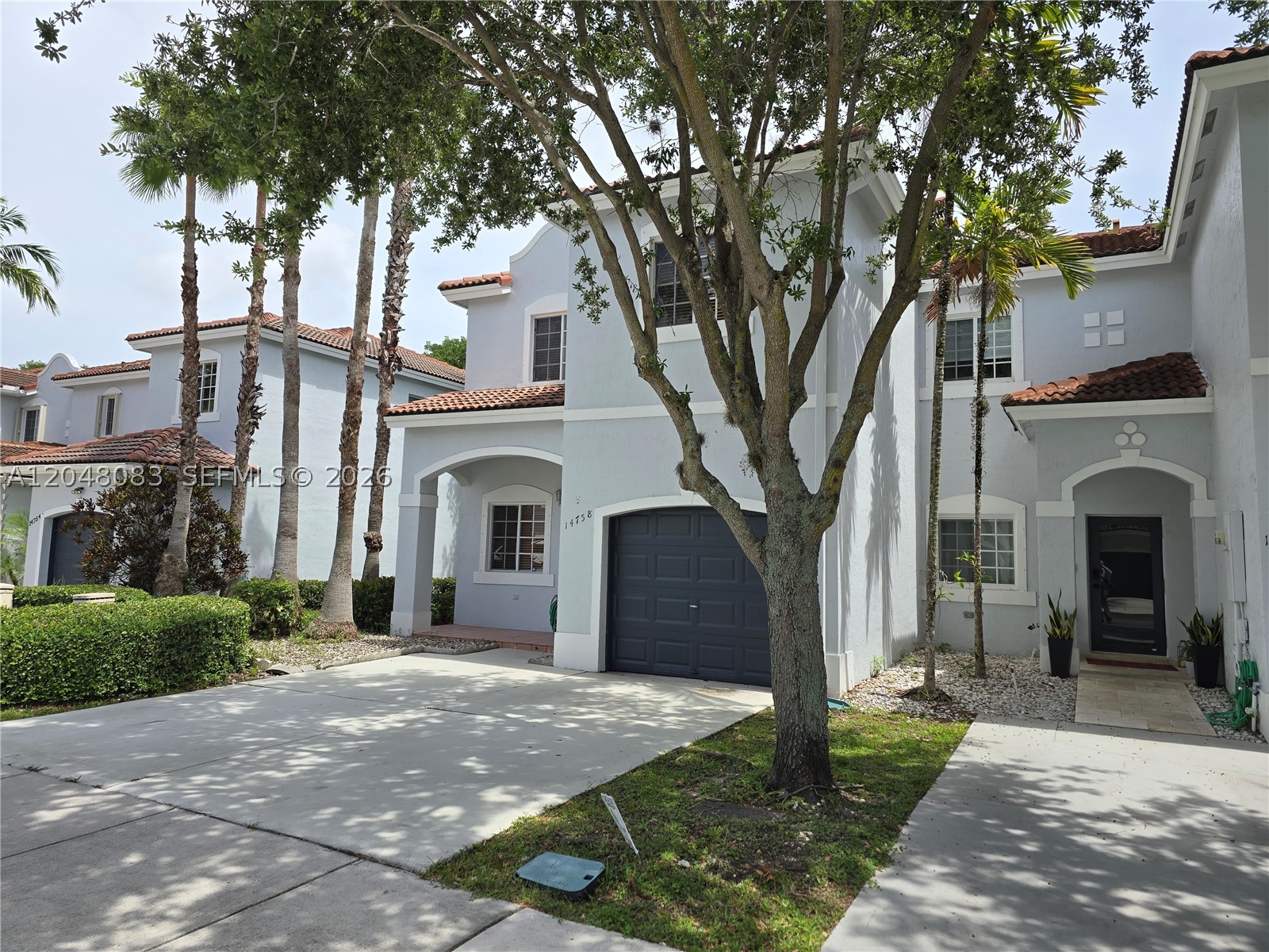 EMERALD LAKES - Residential Lease