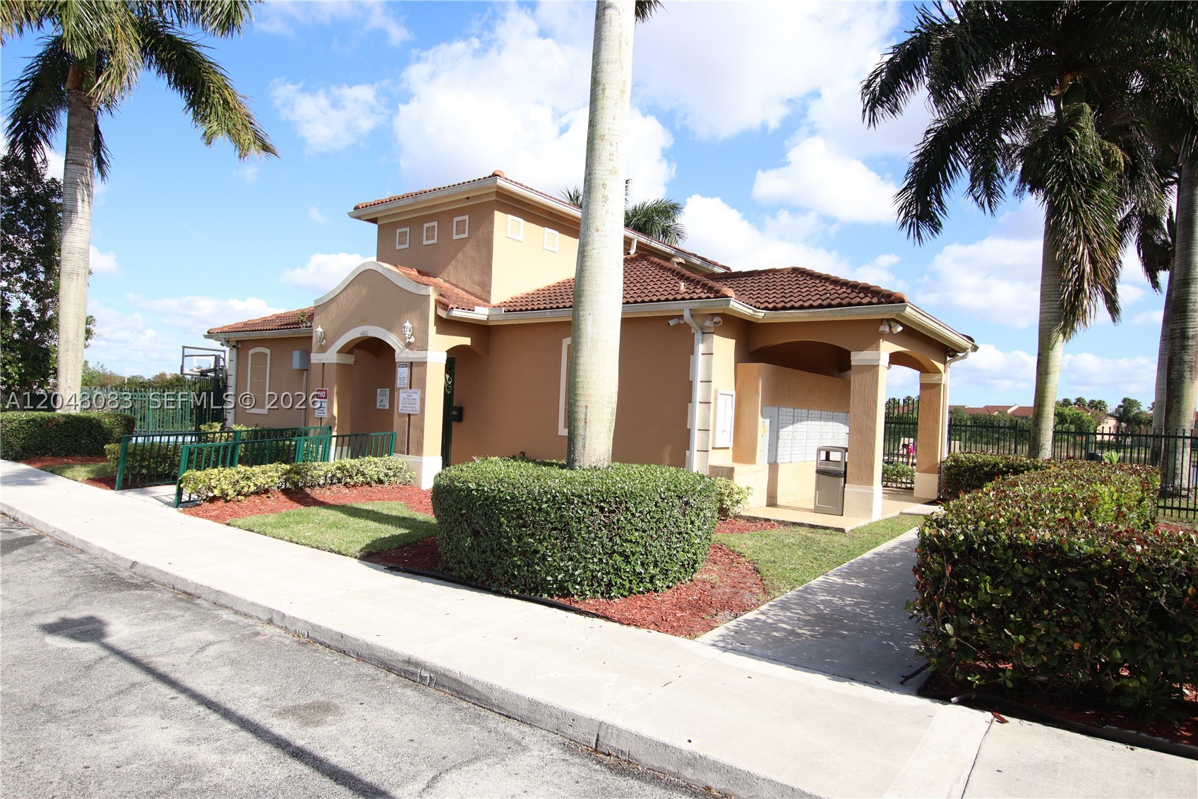 EMERALD LAKES - Residential Lease