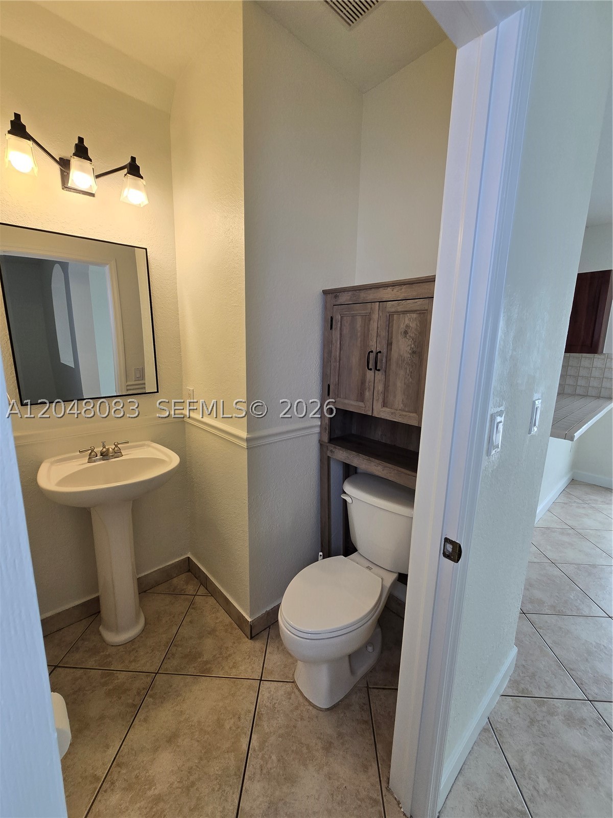EMERALD LAKES - Residential Lease