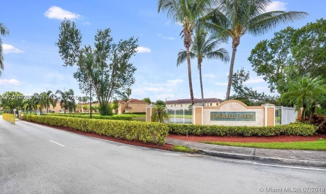 EMERALD LAKES - Residential Lease