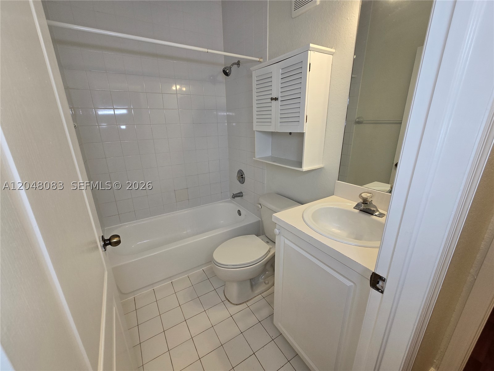 EMERALD LAKES - Residential Lease